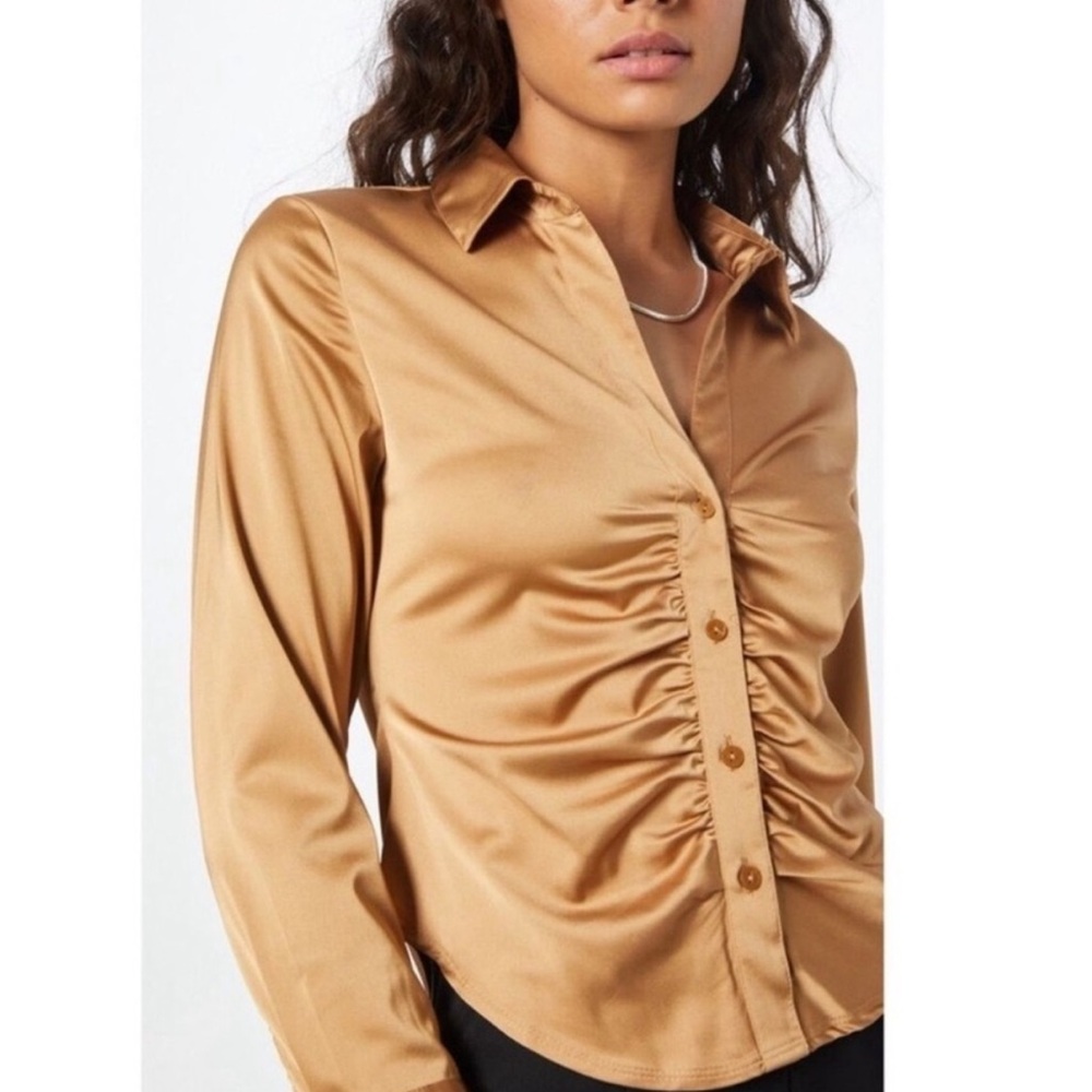 NWOT Abercrombie & Fitch Satin Ruched Blouse Small Camel Button Front Fitted Top